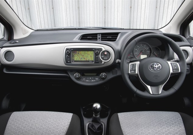 YARIS_DPL_02_2011_INT