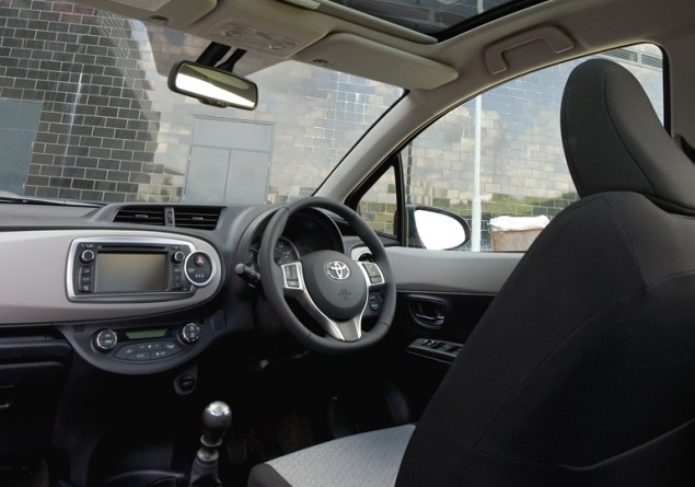 YARIS_DPL_04_2011_INT