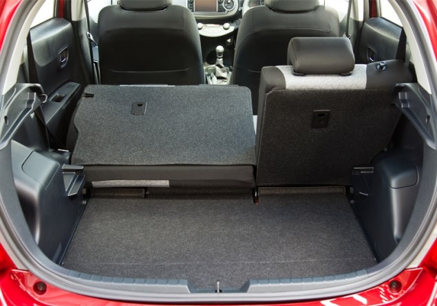 YARIS_DPL_11_2011_INT