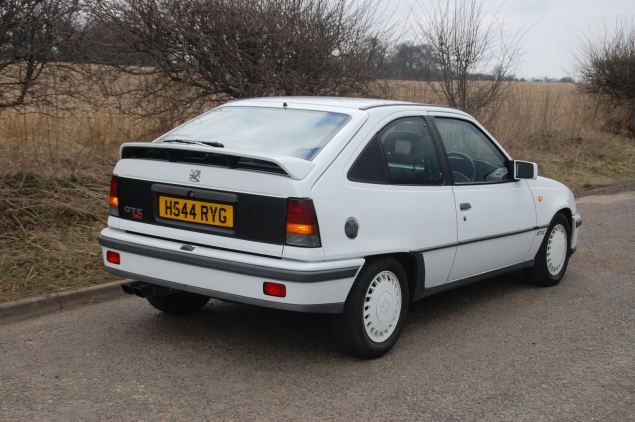 Black applique made it to the Mk II Astra GTE too