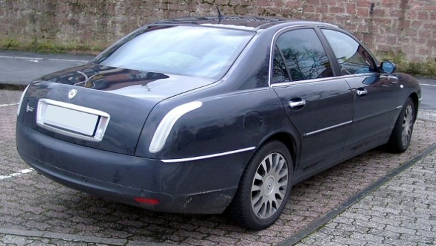 002 Article Lancia Thesis Oliver Hammond Petroleum Vitae Photo - rear