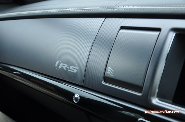 2014-04 Jaguar XFR-S saloon road test review by Oliver Hammond of Keith Jones Petroleum Vitae blogger - photo - carbon interior trim