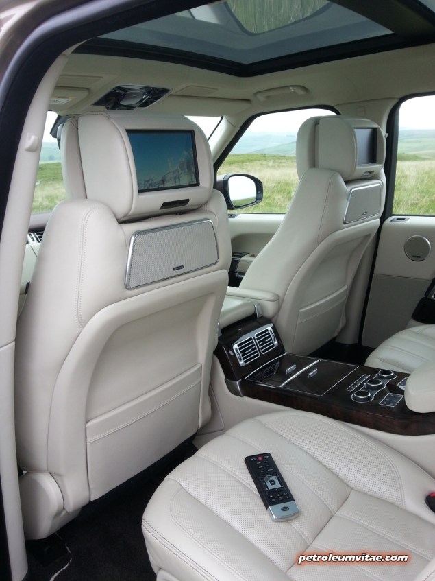 2014-05 New Range Rover SDV8 Autobiography diesel road test review photo - interior - remote