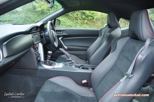 Toyota GT86 full road test review blogger Oliver Hammond Keith Petroleum Vitae photo - cockpit 1