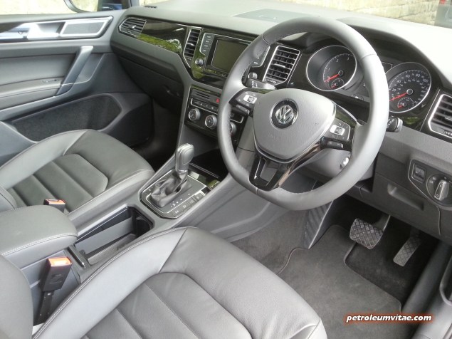 2014 August Volkswagen VW Tour media driving Wood Hall Wetherby first impressions road test drive review - photo - SV GT 2.0 TDI DSG front cockpit