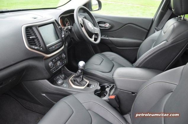 2014 SMMT North Jeep Cherokee 2 diesel 140 manual 4x4 first drive road test review Oliver Hammond Petroleum Vitae My Car Coach - photo - front cabin quality