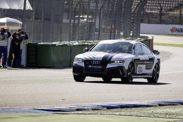 Audi motorsport piloted driving RS7 Bobby Hockenheimring October 2014 driverless robot car