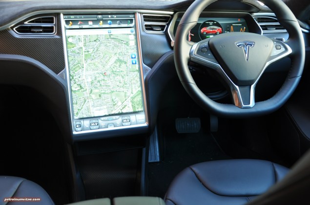 Tesla Model S 85 rear full road test review freelance journalist blogger Oliver Hammond - wallpaper image gallery - interior dashboard press image