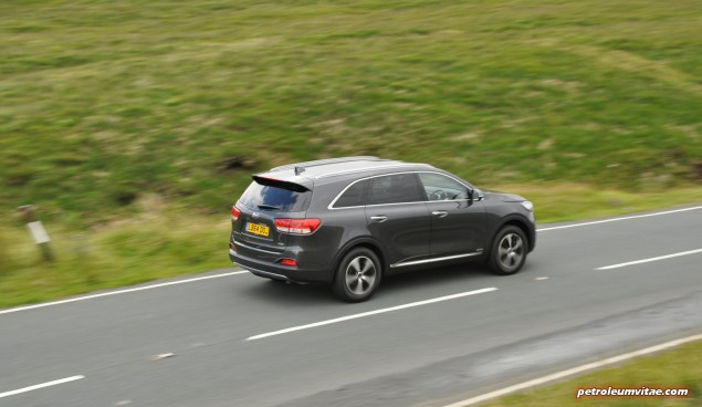 2015 new Kia Sorento KX-2 road test review, Oliver Hammond, motoring journalist blogger - price, engine, gearbox, size - wallpaper image, driving5