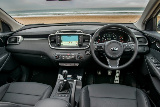 2015 new Kia Sorento KX-2 road test review, Oliver Hammond, motoring journalist blogger - price, engine, gearbox, size - wallpaper image, interior
