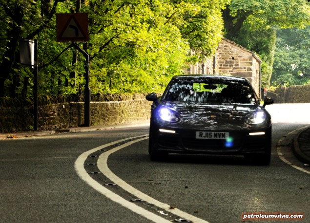  2015 Porsche Panamera Diesel road test review comparison journalist blogger Oliver Hammond magazine - wallpaper photo - driving Mottram