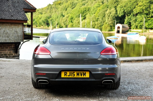 2015 Porsche Panamera Diesel road test review comparison journalist blogger Oliver Hammond magazine - wallpaper photo - rear