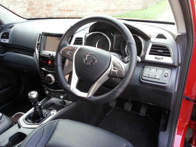 SsangYong Tivoli diesel manual ELX first drive review, SMMT North 2015 - photo 1