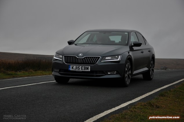 New 2015 Skoda Superb 2.0 SE L Executive hatchback road test review, Oliver Hammond - exterior photo