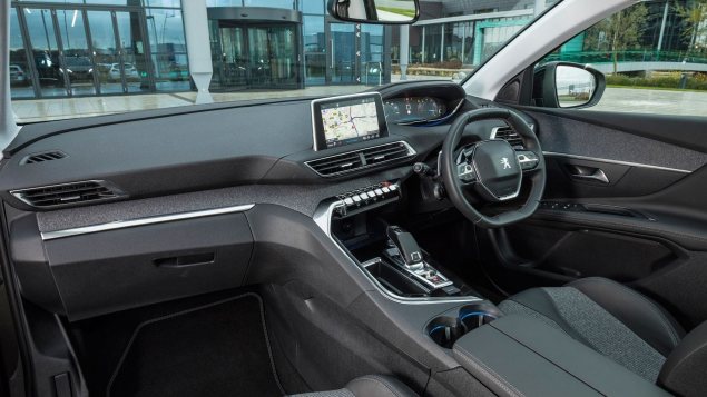 New-Peugeot-3008-crossover-SUV-road-test-review-1.2-petrol-manual-GT-Line-Magnetic-Blue-photo-interior-3