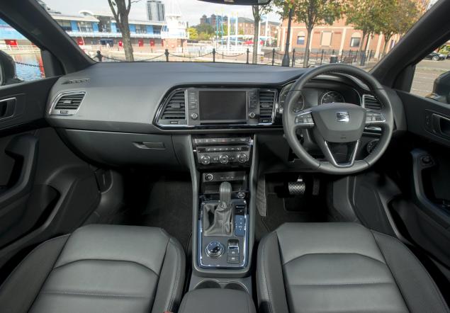 SEAT Ateca XCELLENCE 1.4 EcoTSI 150 PS 7-speed DSG-auto road test review leasing interior dashboard
