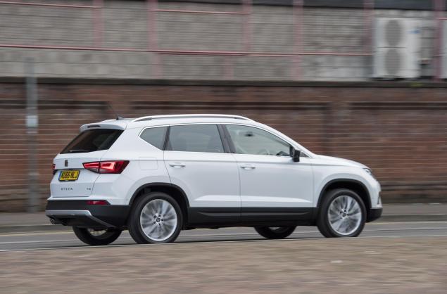 SEAT Ateca XCELLENCE 1.4 EcoTSI 150 PS 7-speed DSG-auto road test review leasing side