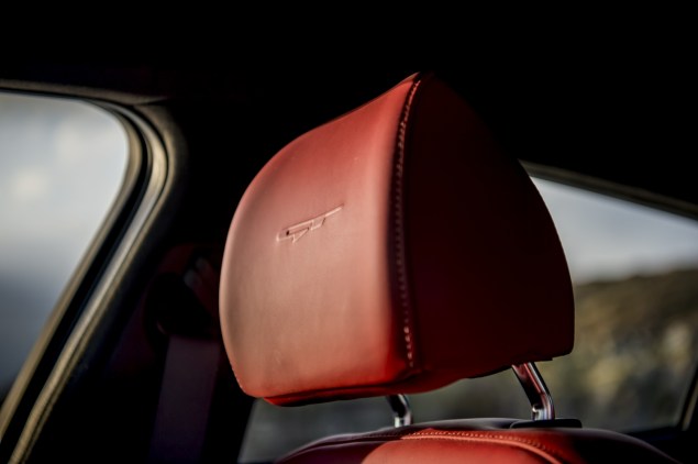 Kia Stinger GTS interior detail cabin - Nappa leather red