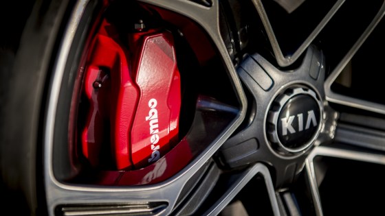 Kia Stinger GTS interior detail cabin - red callipers brakes alloy wheels