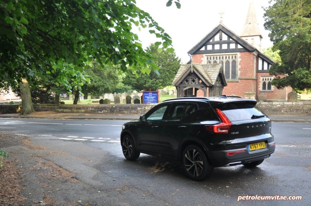 Volvo XC40 D4 R-Design AWD review by Oliver Hammond photo - rear 34