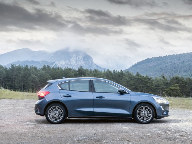 New Ford Focus 4th gen mk 2019 hatch Titanium X blue - review - lease - side